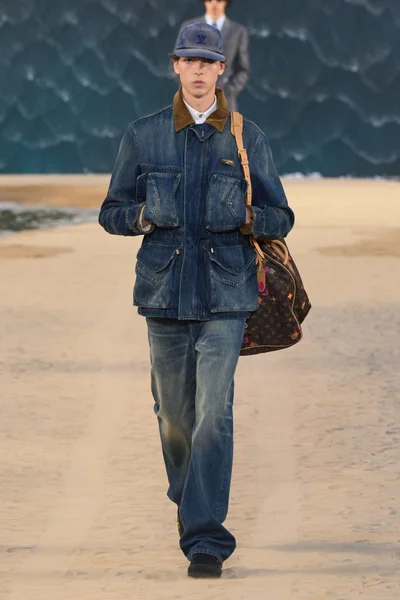 Look 17